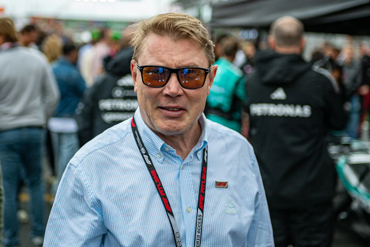 Mika Häkkinen palaa F1-auton rattiin – ajossa Ayrton Sennan McLaren MP4/6