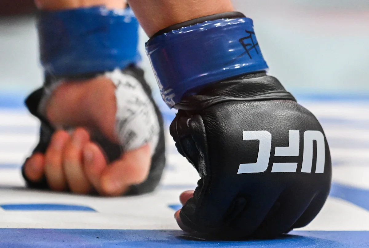 Natalia Silva ja Wang Cong punnittiin – UFC 332:n pääottelussa vapaa kärpässarjan vyö